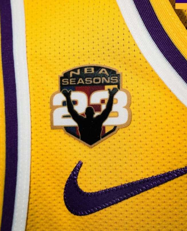 排队给詹姆斯道歉！球衣补丁并非自我营销，NBA官方给足goat面子