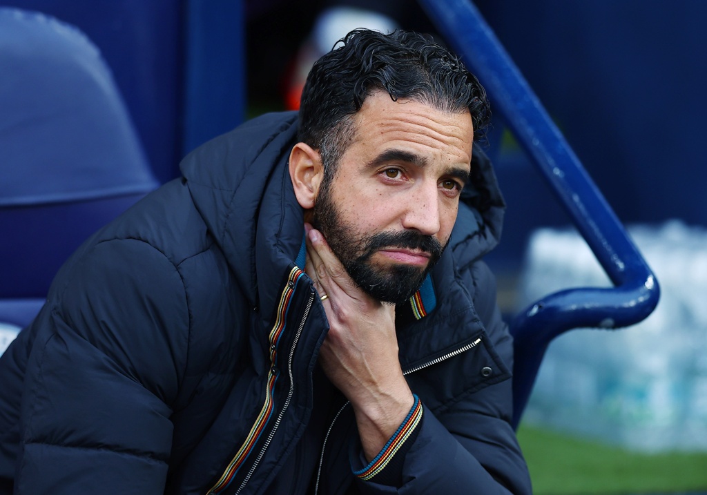 内维尔：姆伯莫和库尼亚签约风险较小，舍什科看起来还没完全适应